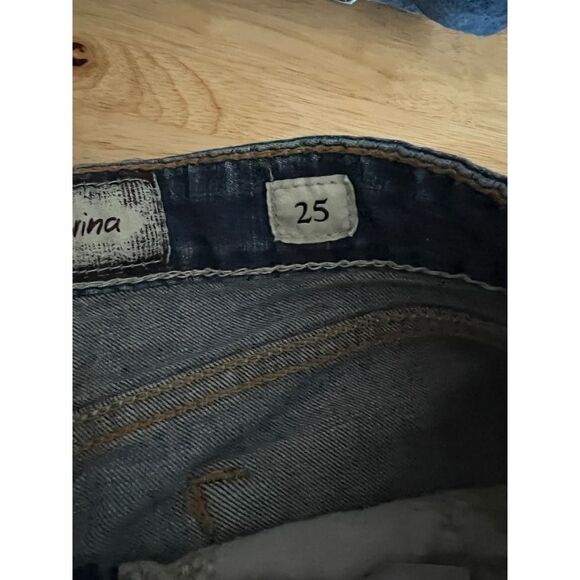 BKE SABRINA LOW RISE STRETCH CLASSIC CASUAL  MIDI EVERYDAY DENIM SHORTS SIZE 25 - Picture 4 of 5